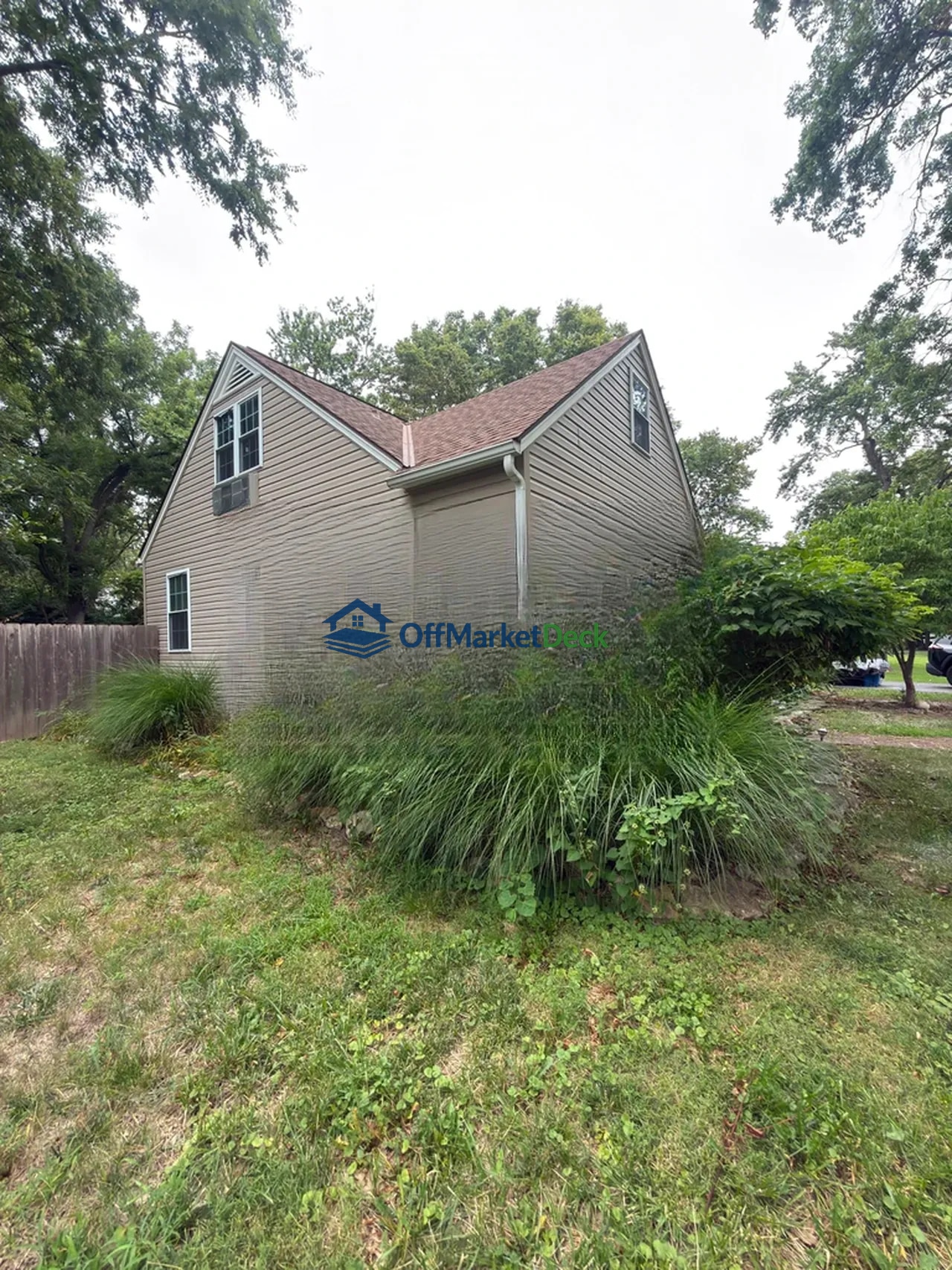 Off-market house in Kansas City, Missouri — 4 beds, 2 baths, $144,900 — photo 4 of 8
