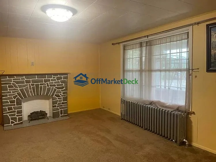 Off-market house in Canonsburg, Pennsylvania — 3 beds, 2 baths, $117,600 — photo 6 of 8