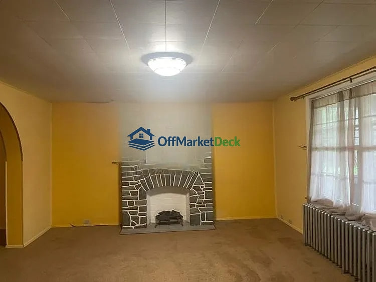 Off-market house in Canonsburg, Pennsylvania — 3 beds, 2 baths, $117,600 — photo 7 of 8
