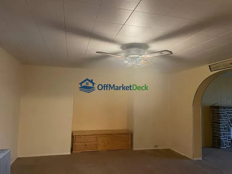 Off-market house in Canonsburg, Pennsylvania — 3 beds, 2 baths, $117,600 — photo 8 of 8