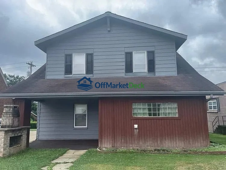 Off-market house in Canonsburg, Pennsylvania — 3 beds, 2 baths, $117,600 — photo 3 of 8