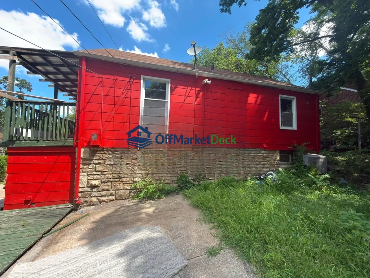 Off-market house in Kansas City, Missouri — 2 beds, 1.5 baths, $99,900 — photo 3 of 8