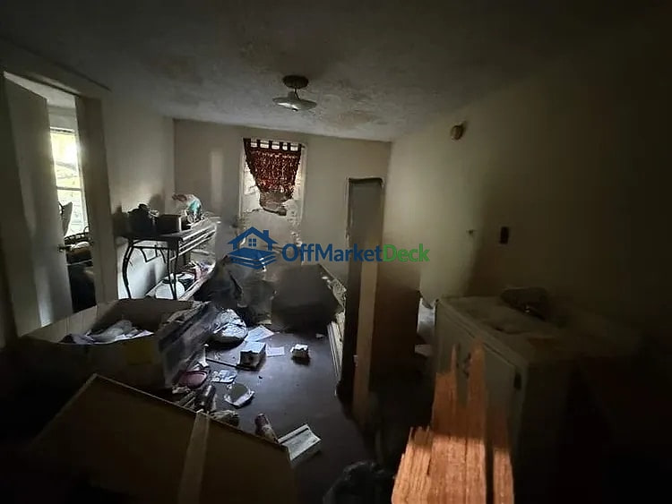 Off-market house in Gadsden, Alabama — 3 beds, 1 bath, $15,300 — photo 5 of 8