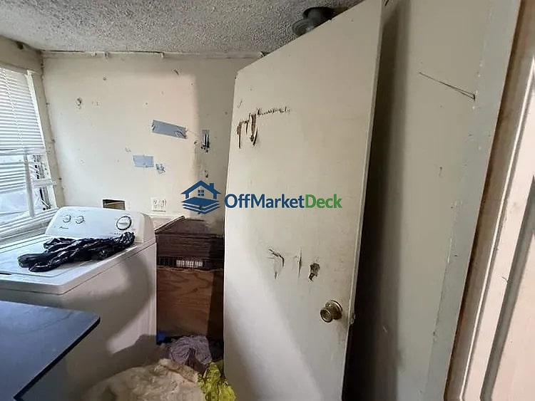 Off-market house in Gadsden, Alabama — 3 beds, 1 bath, $15,300 — photo 6 of 8