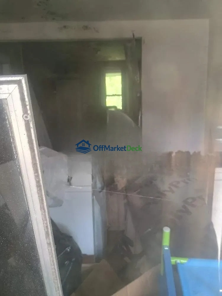 Off-market house in Edgewood, Pennsylvania — 3 beds, 1 bath, $13,000 — photo 8 of 8