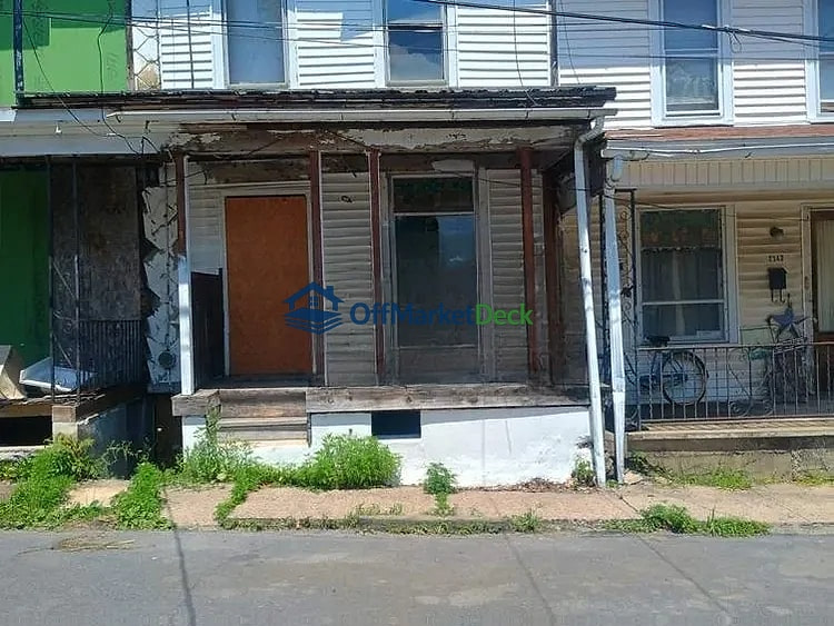 Off-market house in Edgewood, Pennsylvania — 3 beds, 1 bath, $13,000 — photo 3 of 8