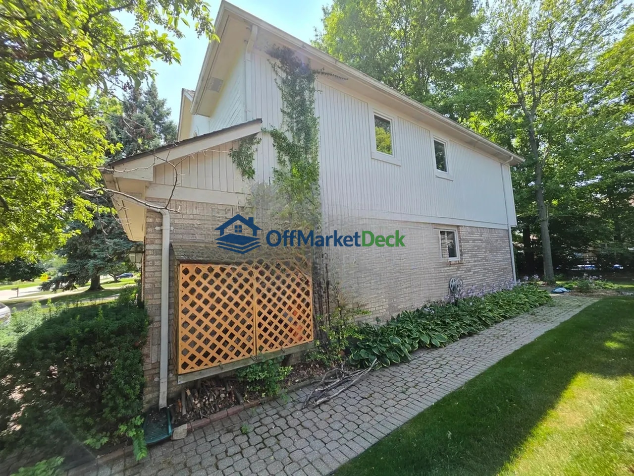 Off-market house in Macomb County, Michigan — 3 beds, 2.5 baths, $299,900 — photo 3 of 8