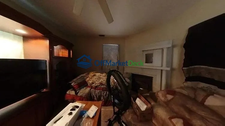 Off-market house in Huntington, West Virginia — 4 beds, 1 bath, $72,215 — photo 3 of 8