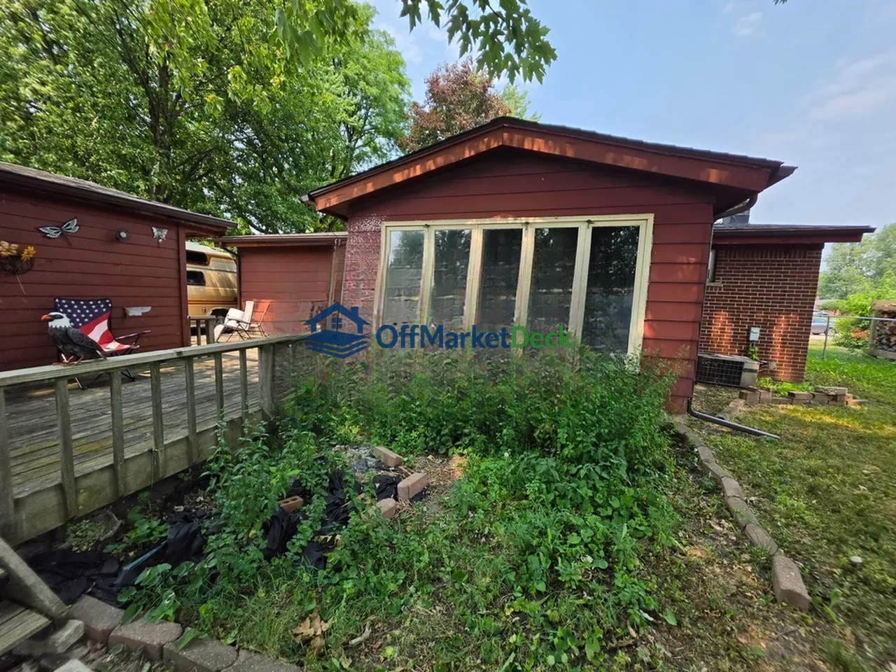 Off-market house in Livonia, Michigan — 3 beds, 2 baths, $199,900 — photo 5 of 8