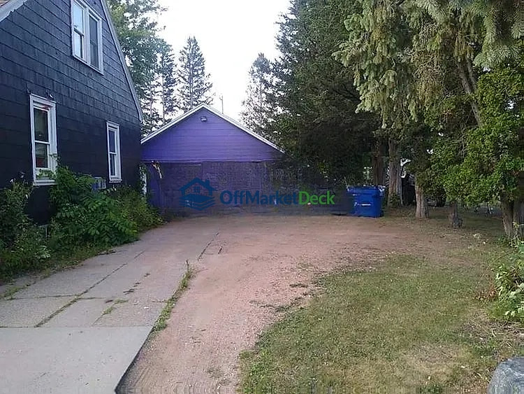 Off-market house in Merrill, Wisconsin — 3 beds, 1 bath, $62,000 — photo 3 of 8