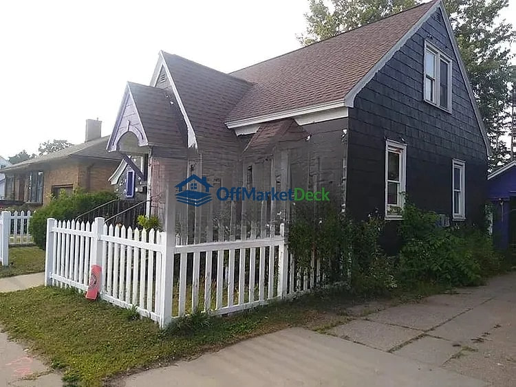 Off-market house in Merrill, Wisconsin — 3 beds, 1 bath, $62,000 — photo 2 of 8