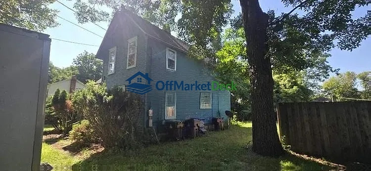 Off-market house in Albion, Michigan — 5 beds, 1 bath, $16,202 — photo 3 of 8