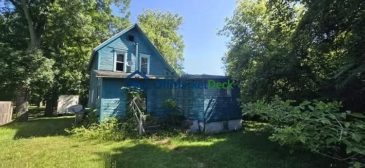 Off-market house in Albion, Michigan — 5 beds, 1 bath, $16,202 — photo 4 of 8