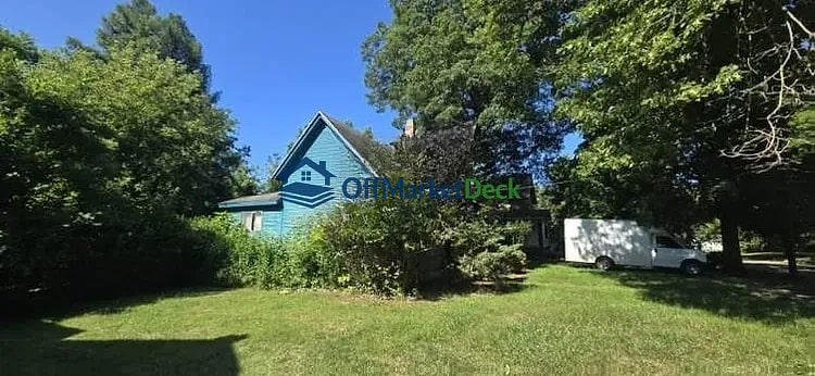 Off-market house in Albion, Michigan — 5 beds, 1 bath, $16,202 — photo 2 of 8