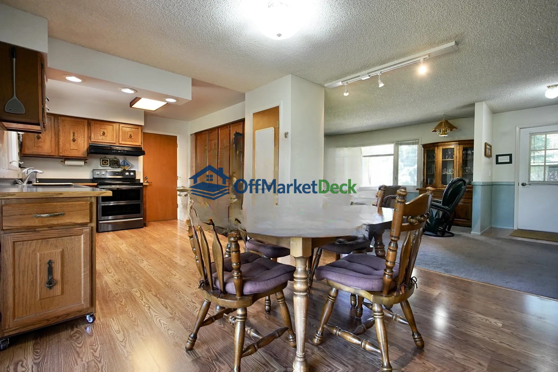 Off-market house in Casper, Wyoming — 4 beds, 3 baths, $475,000 — photo 4 of 8