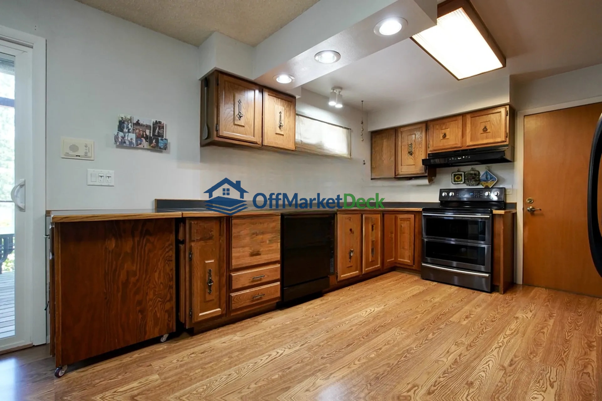 Off-market house in Casper, Wyoming — 4 beds, 3 baths, $475,000 — photo 2 of 8