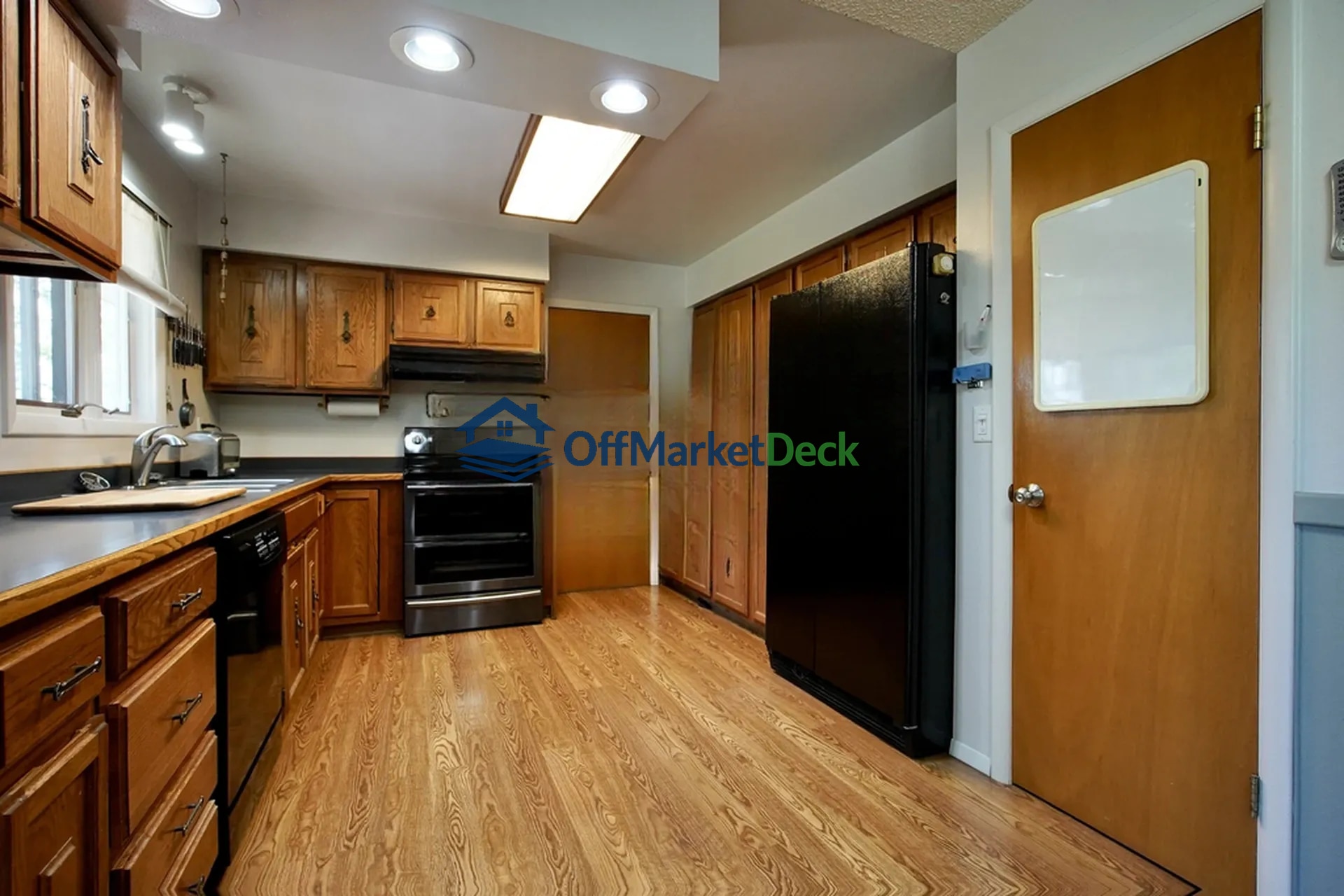 Off-market house in Casper, Wyoming — 4 beds, 3 baths, $475,000 — photo 3 of 8