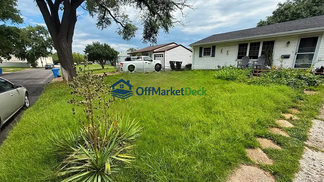 Off-market house in Florissant, Missouri — 2 beds, 1 bath, $94,900 — photo 7 of 8