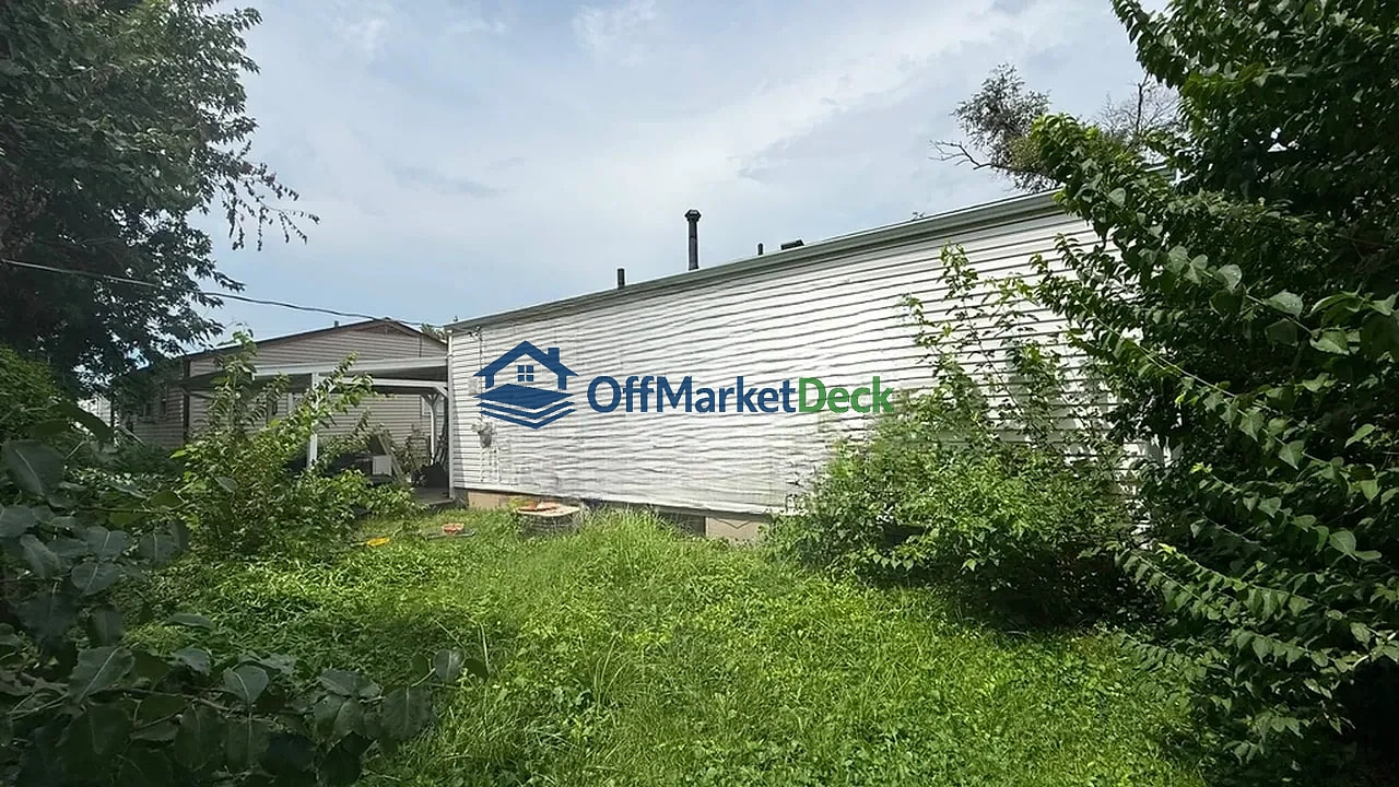 Off-market house in Florissant, Missouri — 2 beds, 1 bath, $94,900 — photo 4 of 8