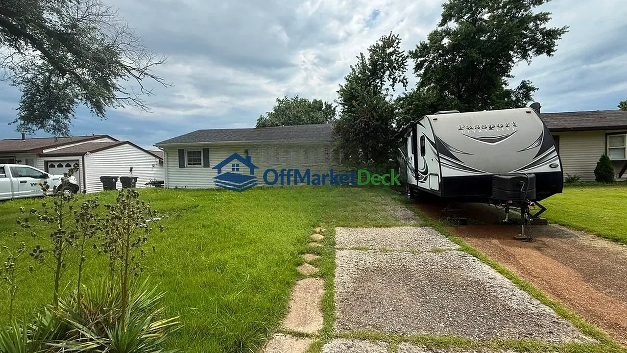 Off-market house in Florissant, Missouri — 2 beds, 1 bath, $94,900 — photo 6 of 8