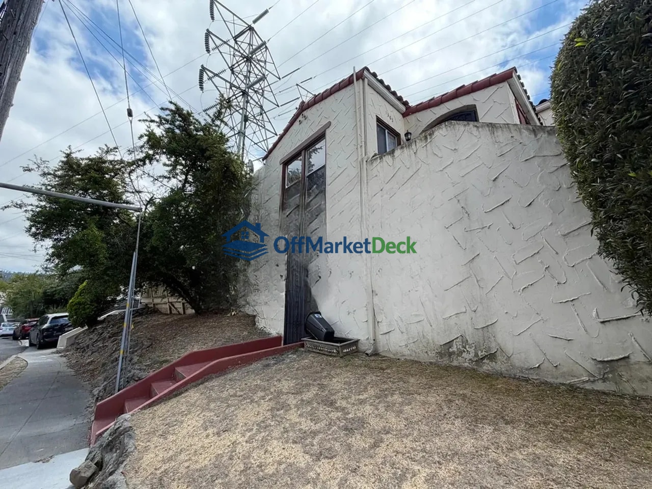Off-market house in Oakland, California — 3 beds, 2 baths, $1,024,900 — photo 2 of 8