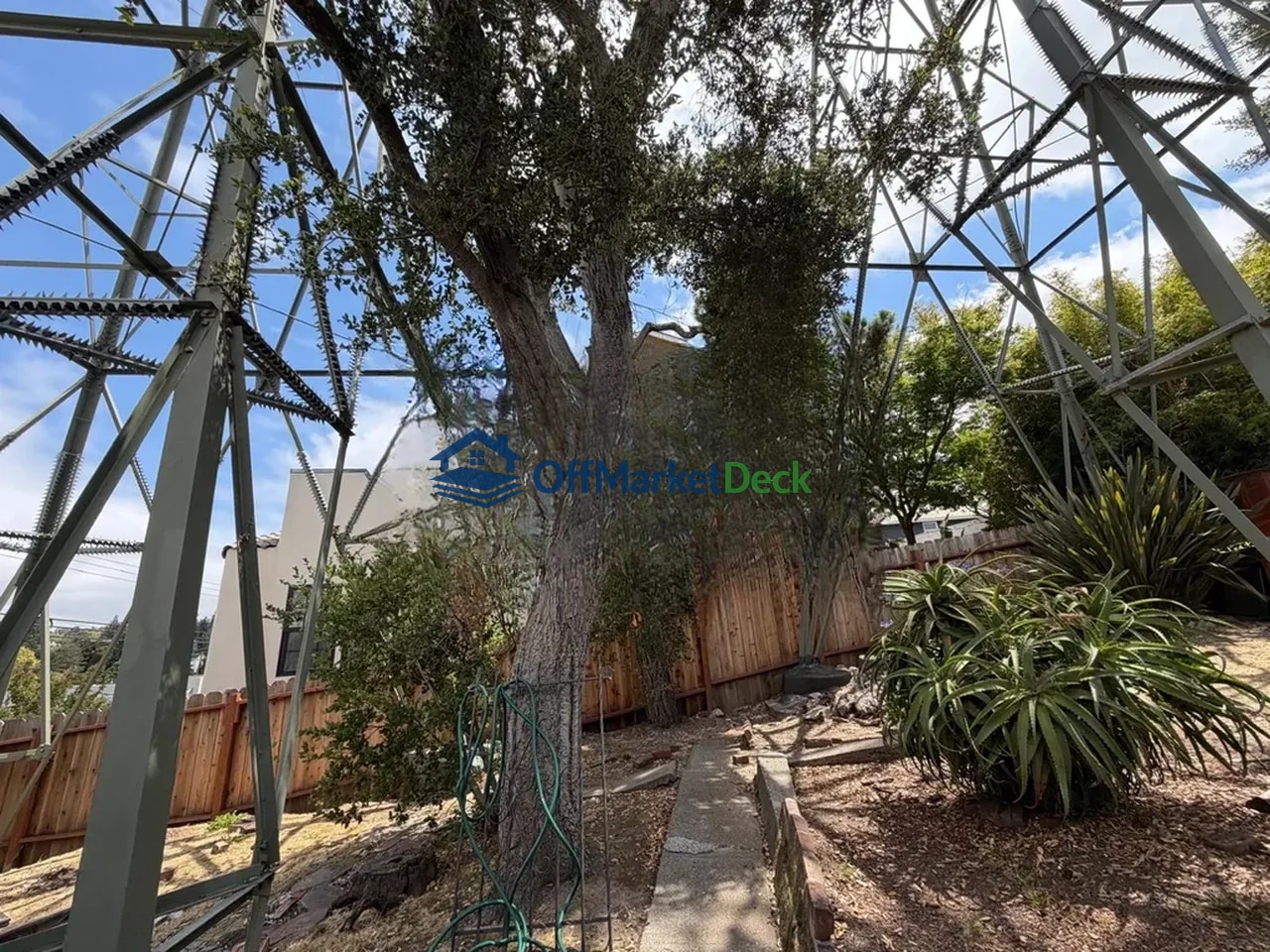 Off-market house in Oakland, California — 3 beds, 2 baths, $1,024,900 — photo 6 of 8