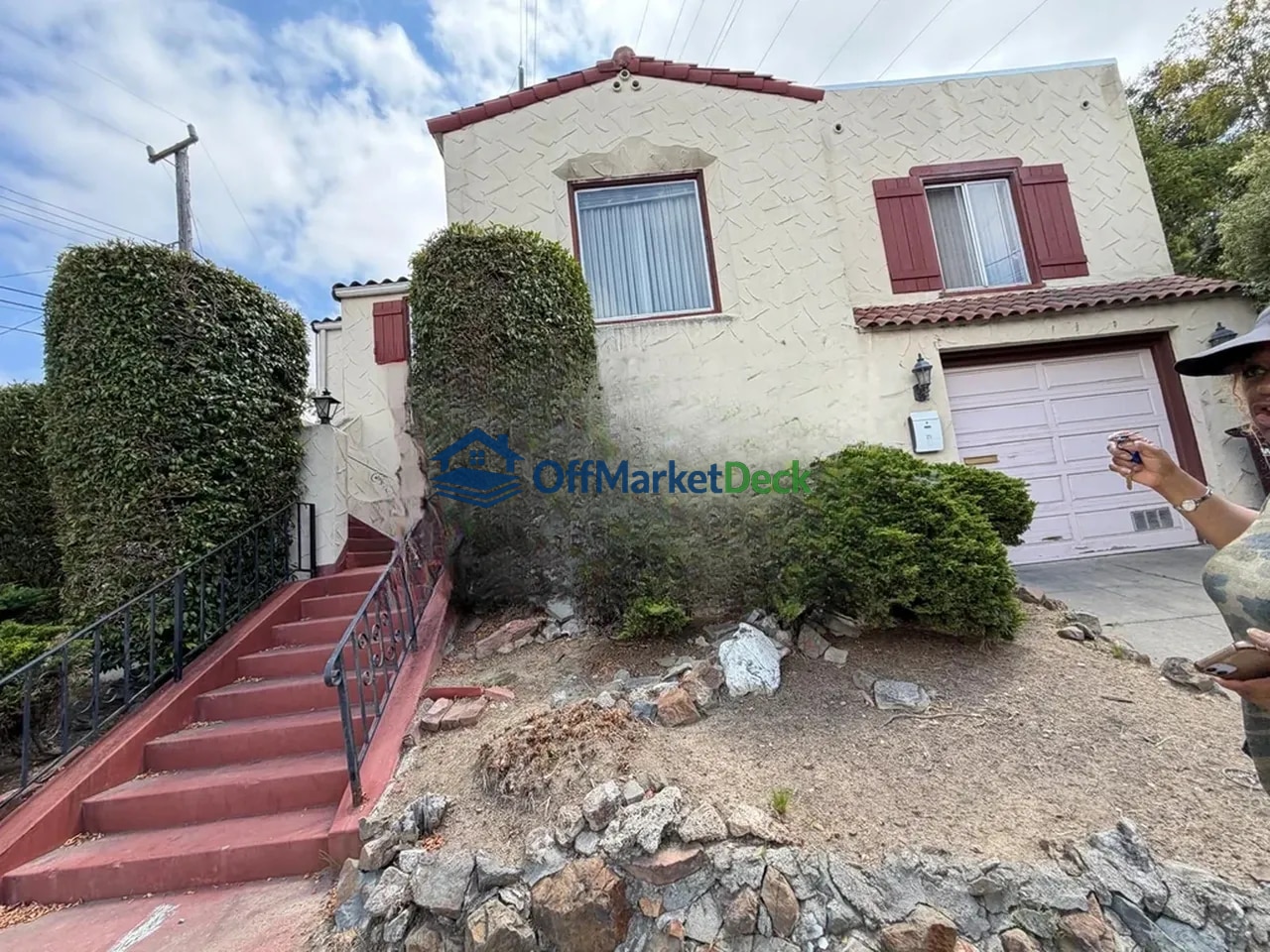 Off-market house in Oakland, California — 3 beds, 2 baths, $1,024,900