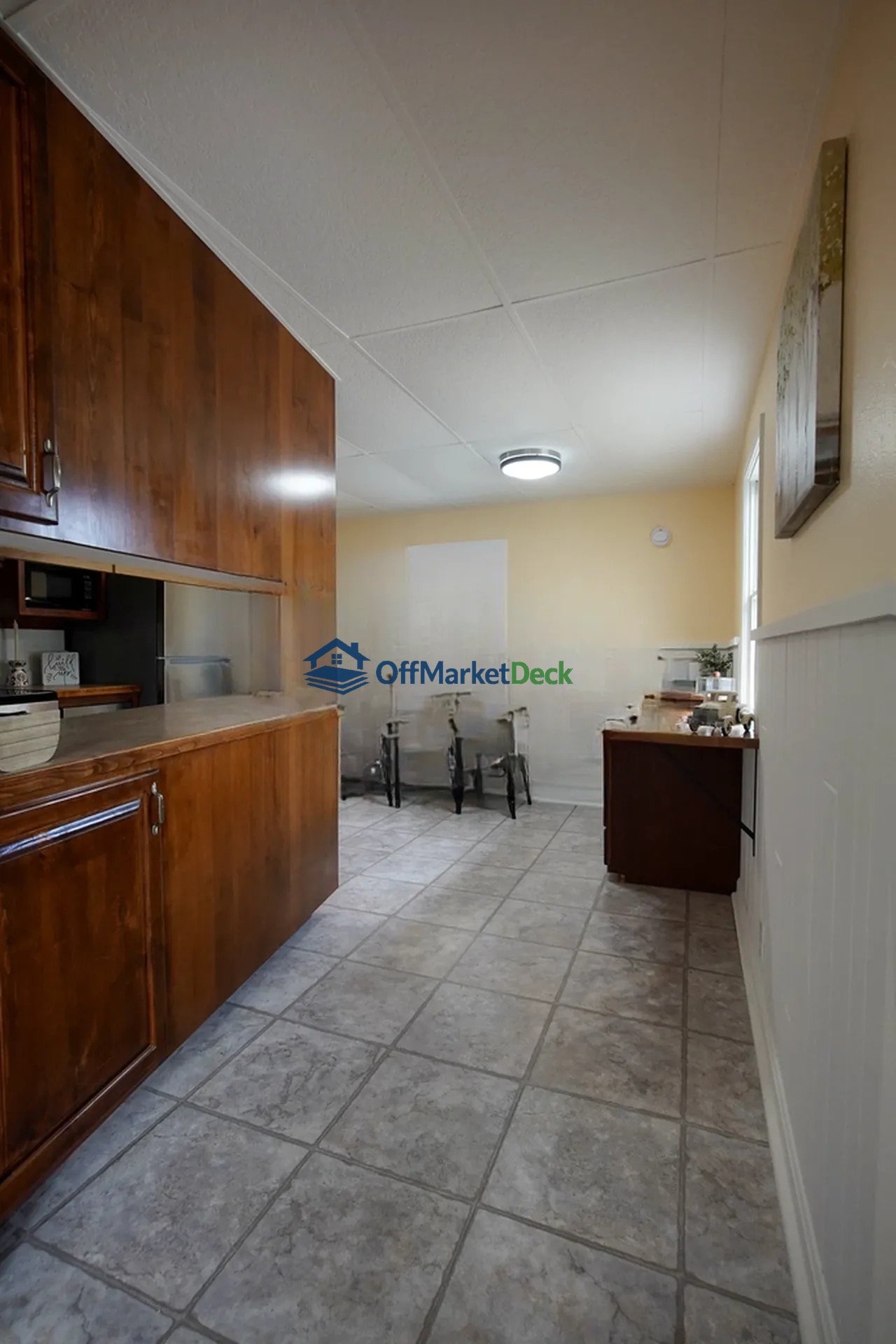 Off-market house in Casper, Wyoming — 3 beds, 1 bath, $258,000 — photo 5 of 8