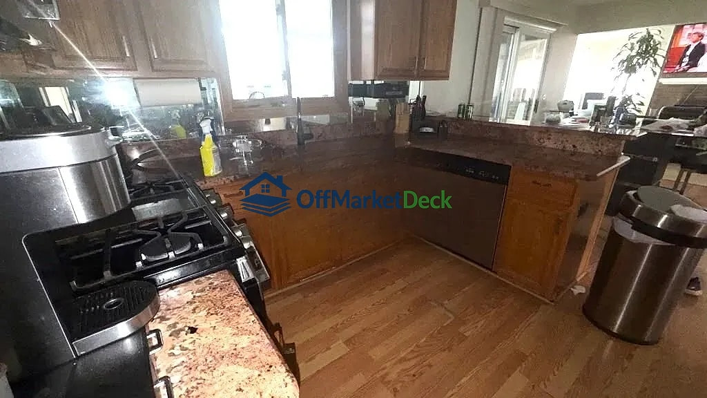 Off-market house in Fraser, Michigan — 4 beds, 3 baths, $379,900 — photo 8 of 8