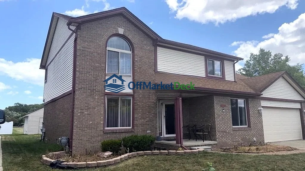 Off-market house in Fraser, Michigan — 4 beds, 3 baths, $379,900 — photo 3 of 8