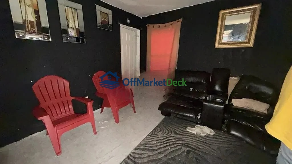 Off-market house in Detroit, Michigan — 2 beds, 1 bath, $37,900 — photo 6 of 8