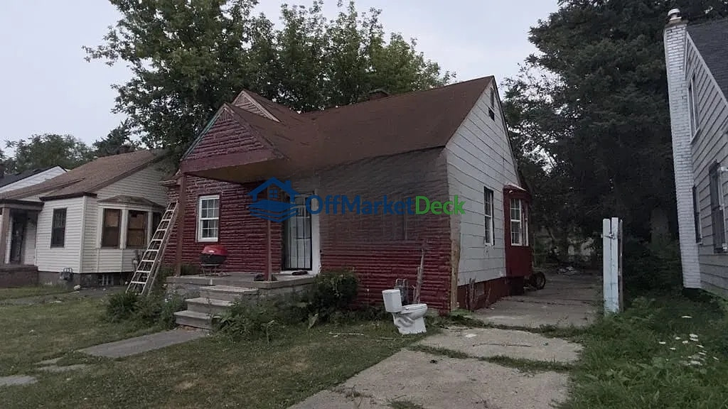 Off-market house in Detroit, Michigan — 2 beds, 1 bath, $37,900 — photo 2 of 8