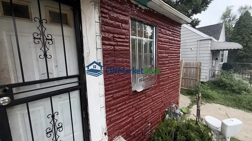 Off-market house in Detroit, Michigan — 2 beds, 1 bath, $37,900 — photo 4 of 8