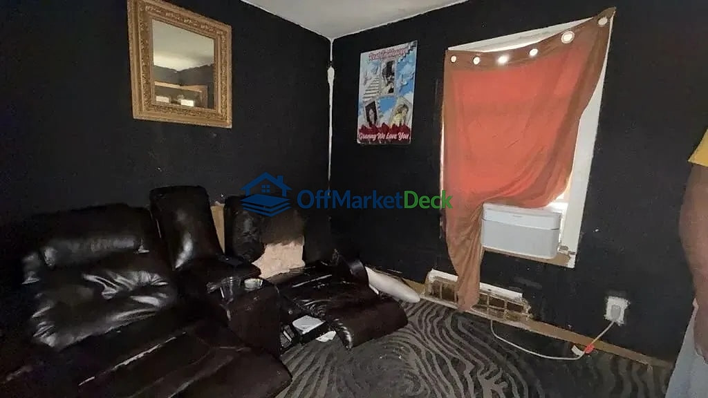 Off-market house in Detroit, Michigan — 2 beds, 1 bath, $37,900 — photo 7 of 8