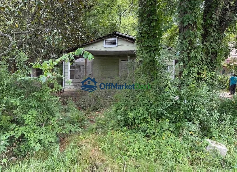 Off-market house in Jackson, Mississippi — 4 beds, 1 bath, $15,000 — photo 3 of 4