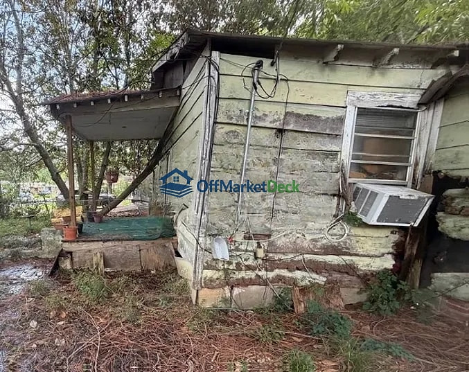 Off-market house in Jackson, Mississippi — 4 beds, 1 bath, $15,000 — photo 2 of 4