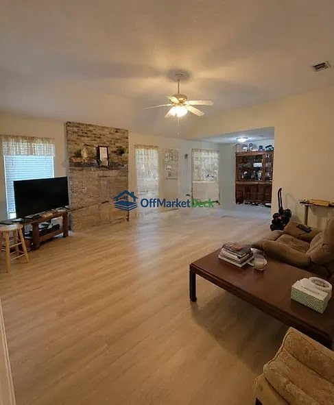 Off-market house in Biloxi, Mississippi — 3 beds, 2 baths, $199,900 — photo 4 of 8