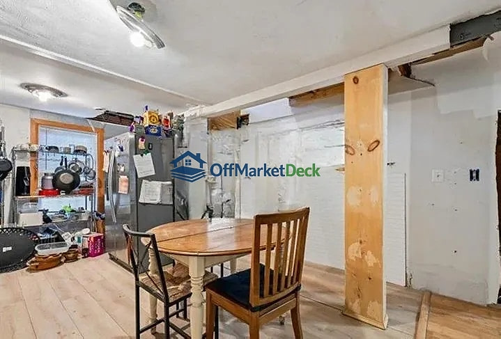 Off-market house in Morningside, Maryland — 3 beds, 2.5 baths, $265,000 — photo 5 of 6