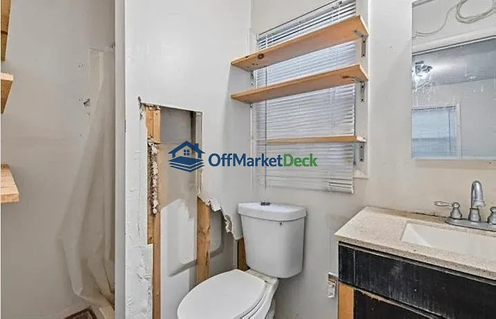 Off-market house in Morningside, Maryland — 3 beds, 2.5 baths, $265,000 — photo 3 of 6