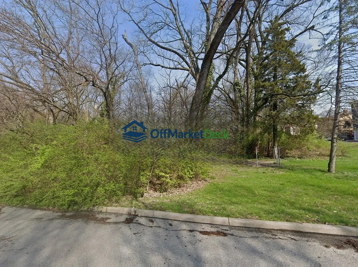 Off-market land in Cincinnati, Ohio — 0.21 acres, $24,000 — photo 3 of 3