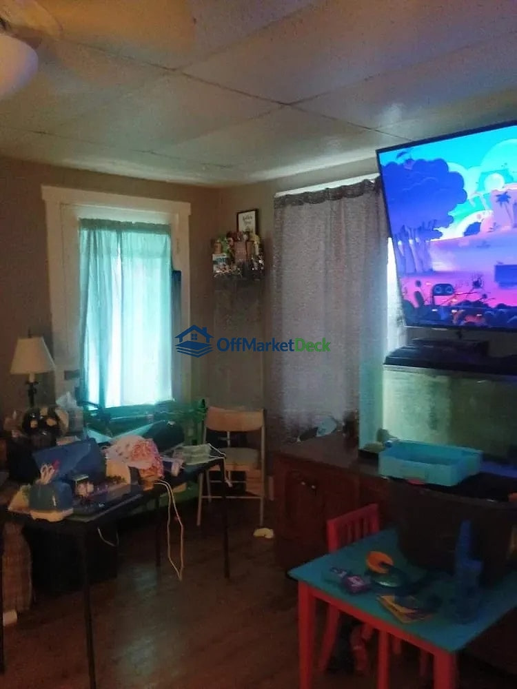 Off-market house in New Berlin, Pennsylvania — 4 beds, 2 baths, $85,000 — photo 4 of 8