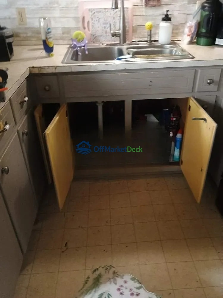Off-market house in New Berlin, Pennsylvania — 4 beds, 2 baths, $85,000 — photo 7 of 8