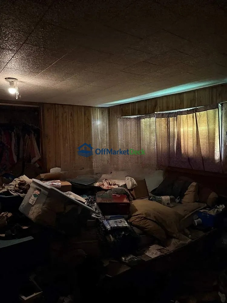 Off-market house in New Castle, Pennsylvania — 3 beds, 1 bath, $53,000 — photo 4 of 8