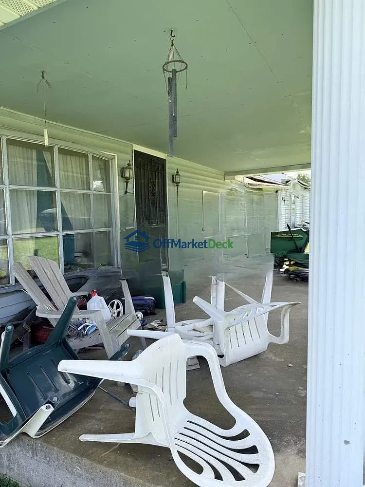 Off-market house in New Castle, Pennsylvania — 3 beds, 1 bath, $53,000 — photo 3 of 8