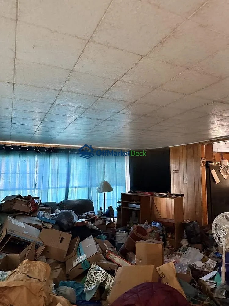 Off-market house in New Castle, Pennsylvania — 3 beds, 1 bath, $53,000 — photo 7 of 8