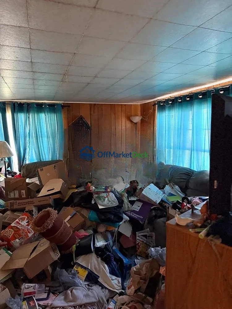 Off-market house in New Castle, Pennsylvania — 3 beds, 1 bath, $53,000 — photo 5 of 8