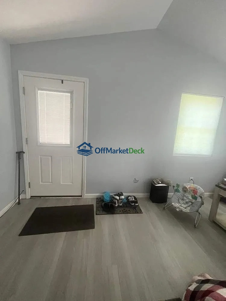 Off-market house in Gilbertsville, Kentucky — 2 beds, 1 bath, $115,000 — photo 3 of 8