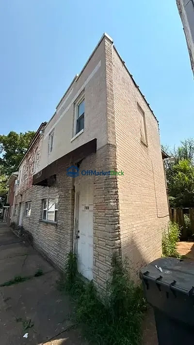 Off-market multi family in St. Louis, Missouri — 3 beds, 4 baths, $59,900 — photo 2 of 8
