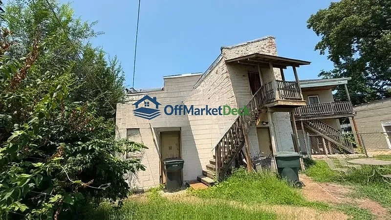Off-market multi family in St. Louis, Missouri — 3 beds, 4 baths, $59,900 — photo 3 of 8