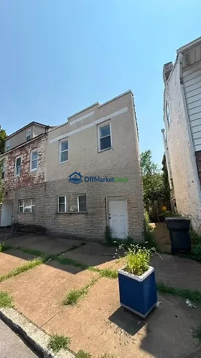 Off-market multi family in St. Louis, Missouri — 3 beds, 4 baths, $59,900 — photo 4 of 8